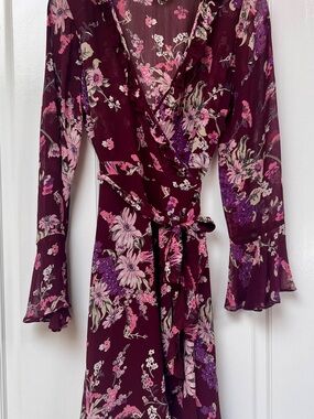 Sophisticated & Feminine Floral Mini Wrap Dress